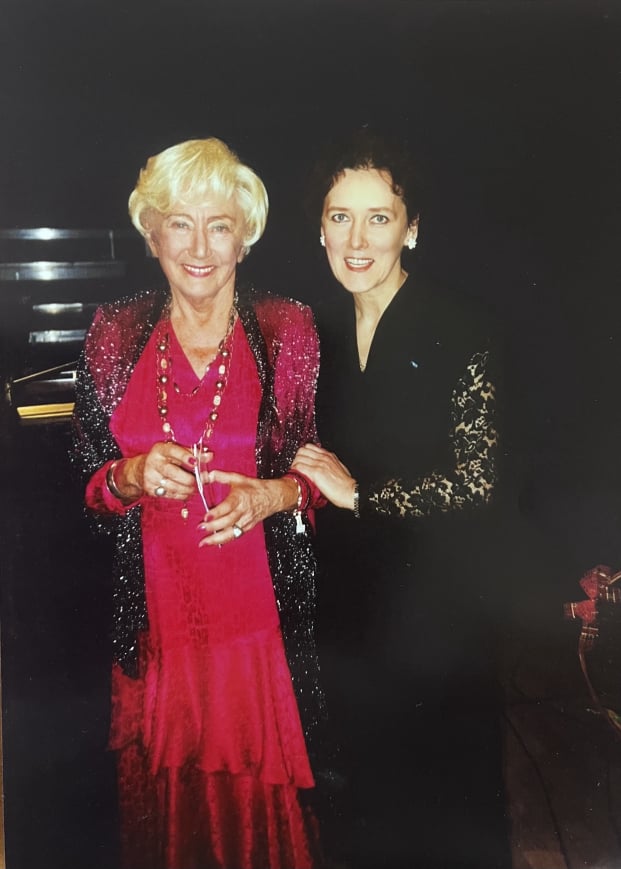 Maria Ginter i Halina Borowiec, Benefis z okazji 80-lecia Marii Ginter, Warszawa, 24 listopada 2002, z archiwum prywatnego Haliny Borowiec